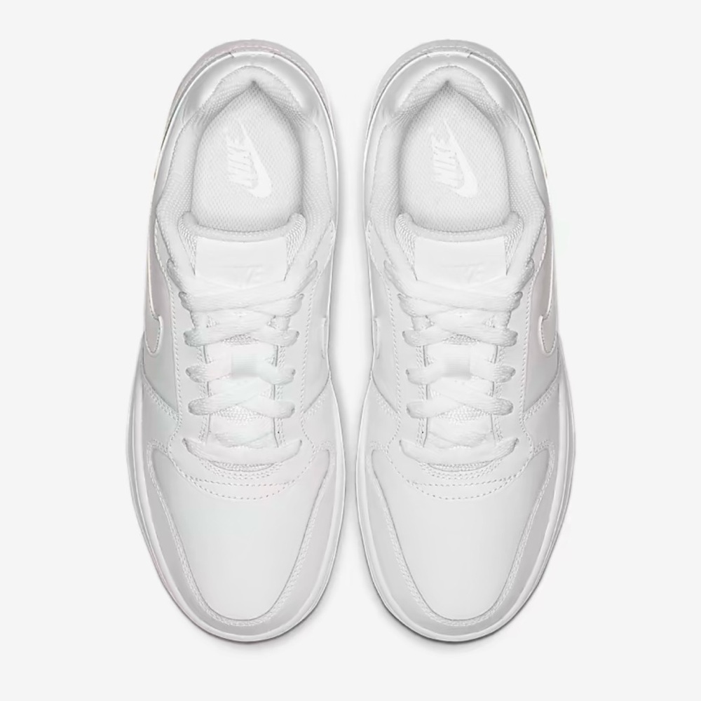 Nike Ebernon Low
Women's Shoes size 8.6.